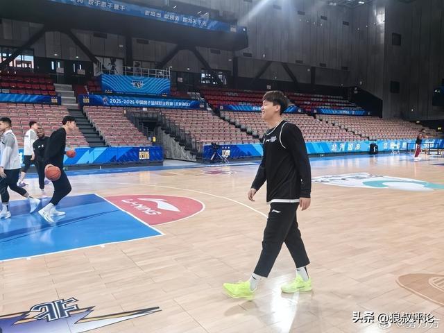 博鱼体育-CBA京城德比前瞻：赵睿沈梓捷赛前踩场引关注 张庆鹏能否爆冷