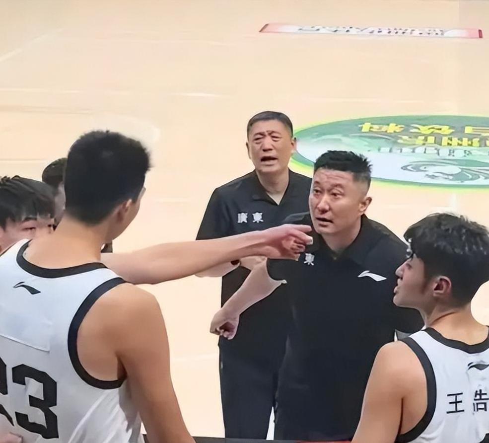 博鱼体育官方网站-杜锋不再隐瞒！赛后回应广东男篮输球原因，原来伤病只是冰山一角