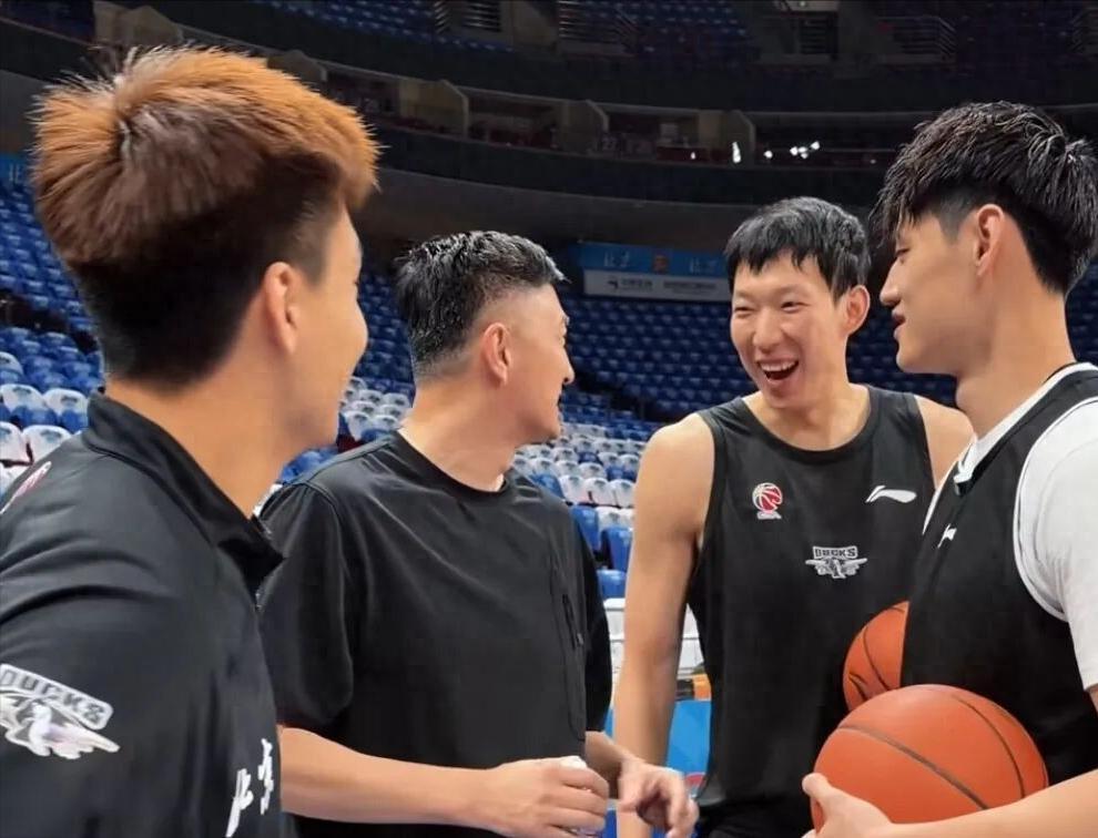 博鱼体育官方网站-杜锋不再隐瞒！赛后回应广东男篮输球原因，原来伤病只是冰山一角